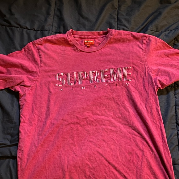 Supreme T-Shirt - Picture 2 of 3